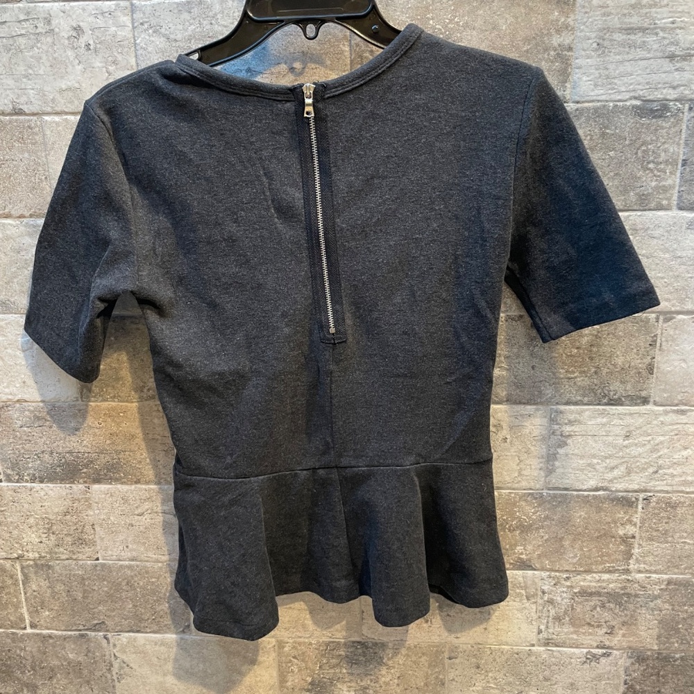 ❤️ GAP GREY PEPLUM KNIT TOP SIZE XS - Picture 6 of 7